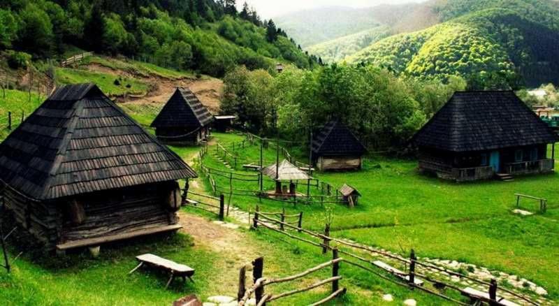 Отель Gostyniy Dvir Synevir Синевир Экстерьер фото